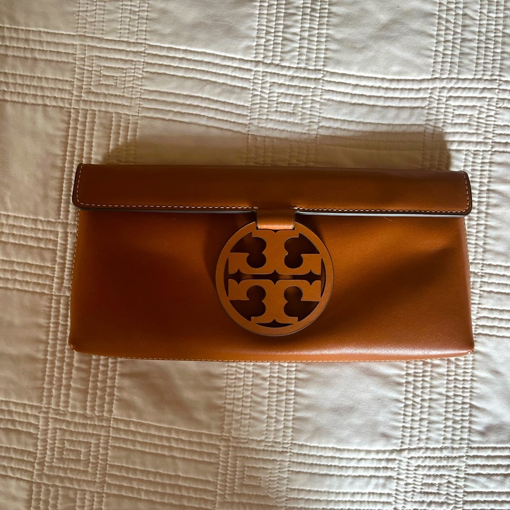Soooooo POSH!! Gorgeous authentic Tory Burch clutch.